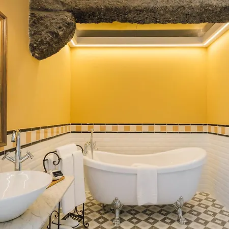 Отель Palacete Do Guerreiro Charme & Оливейра-ду-Ошпитал